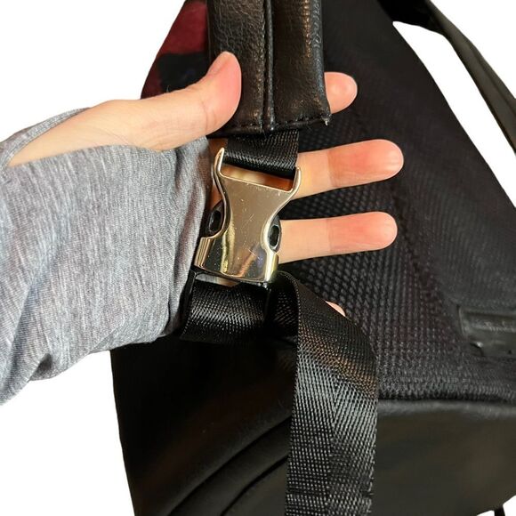 Dream control plaid wool blend back pack - Picture 5 of 11